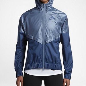 Blue toned women’s NIKE windbreaker